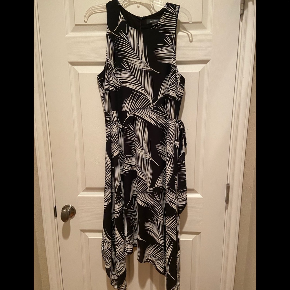 Karen Kane dress 👗 ties on side zipper back